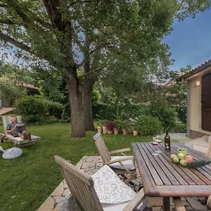https://apartments-lodra.pula-hotels.org